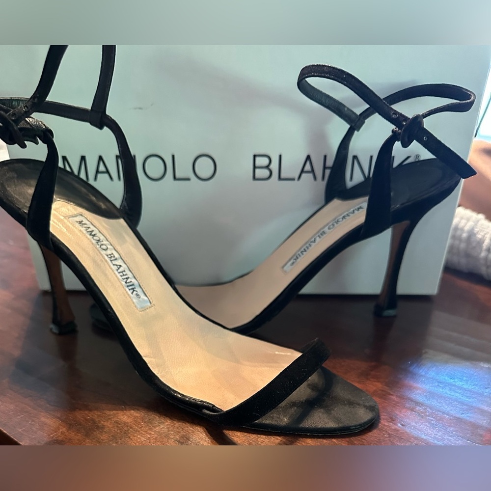 Manolo Blahnik Elegant Black Heels